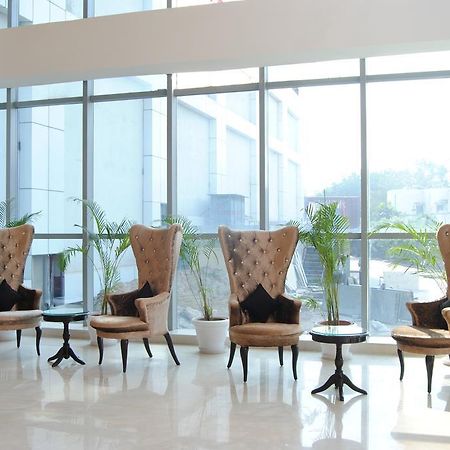 Xenious World Square Hotel Ghaziabad Dış mekan fotoğraf