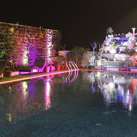 Xenious World Square Hotel Ghaziabad Dış mekan fotoğraf