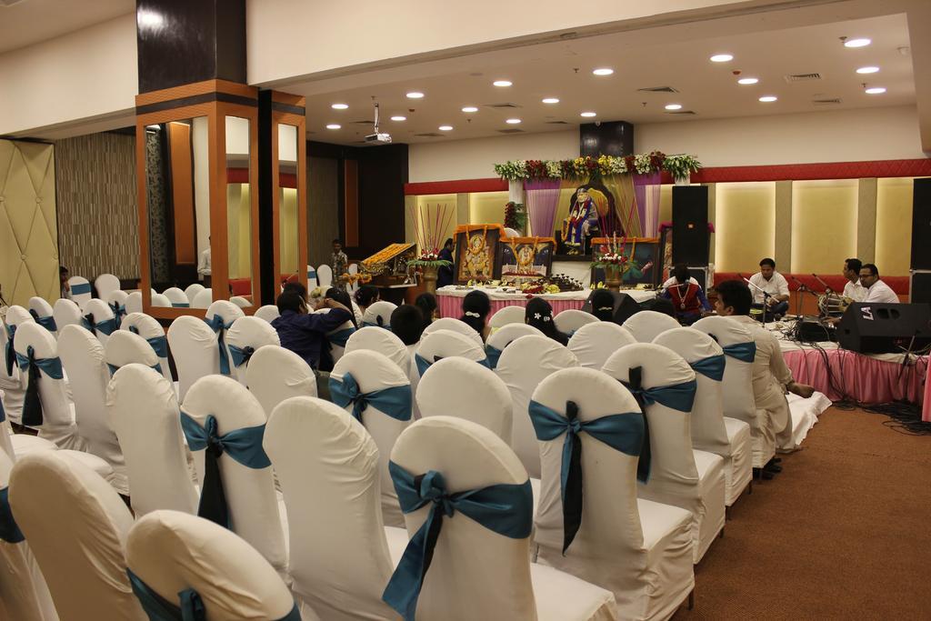 Xenious World Square Hotel Ghaziabad Dış mekan fotoğraf