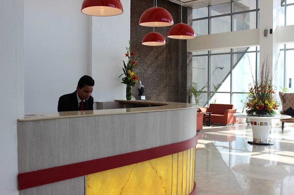 Xenious World Square Hotel Ghaziabad Dış mekan fotoğraf