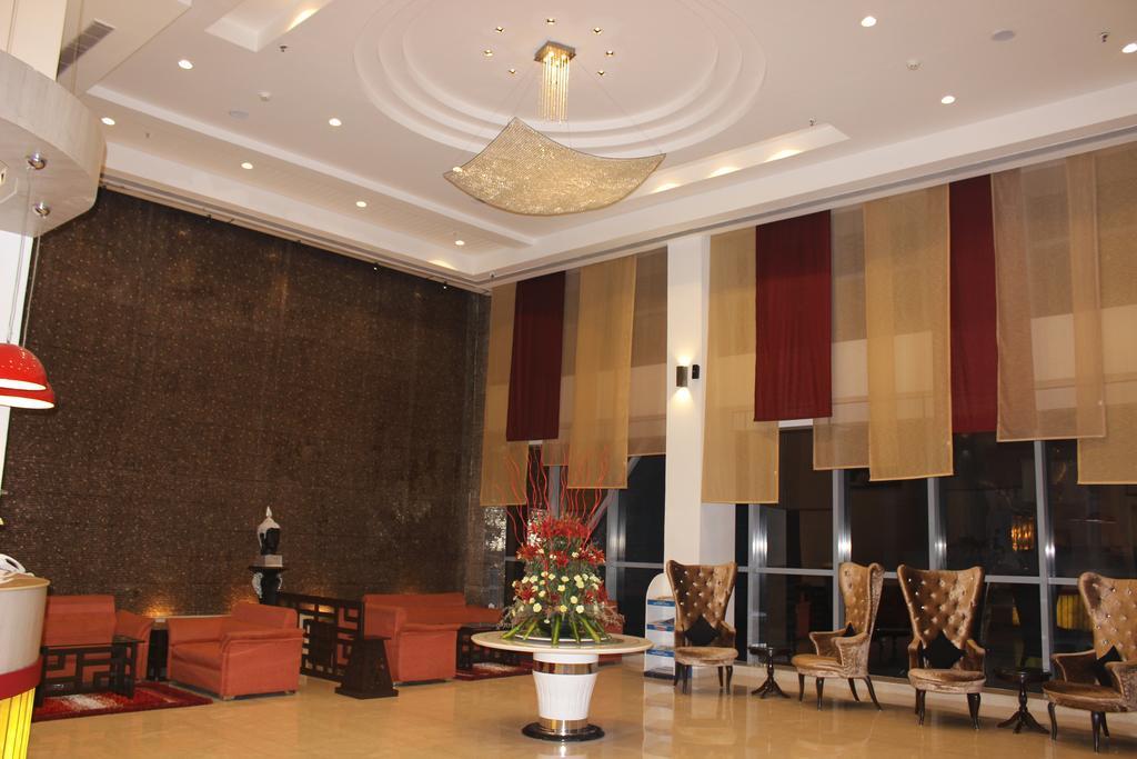 Xenious World Square Hotel Ghaziabad Dış mekan fotoğraf