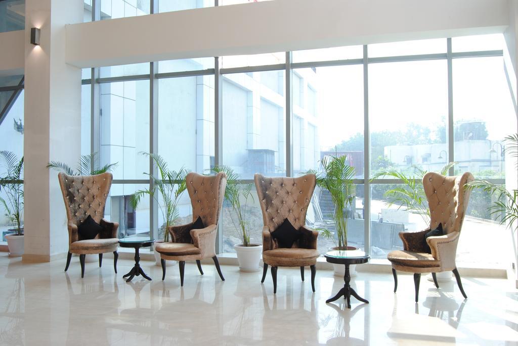 Xenious World Square Hotel Ghaziabad Dış mekan fotoğraf