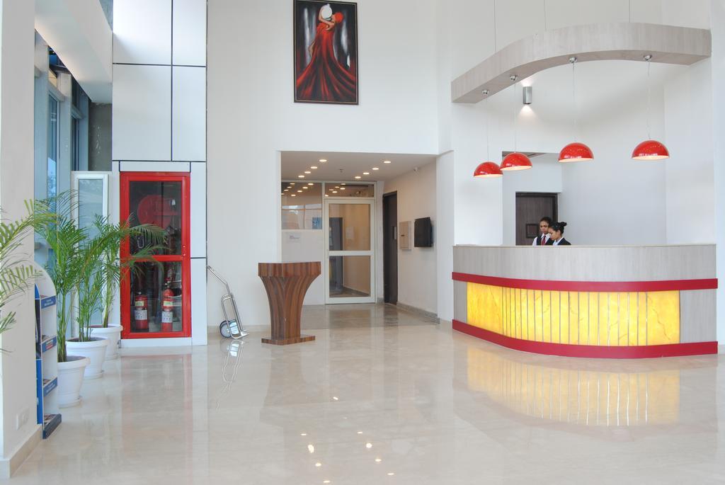 Xenious World Square Hotel Ghaziabad Dış mekan fotoğraf