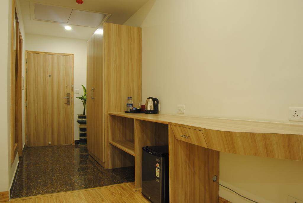Xenious World Square Hotel Ghaziabad Dış mekan fotoğraf