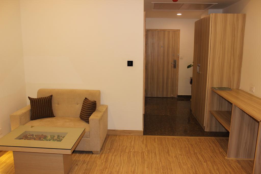 Xenious World Square Hotel Ghaziabad Dış mekan fotoğraf