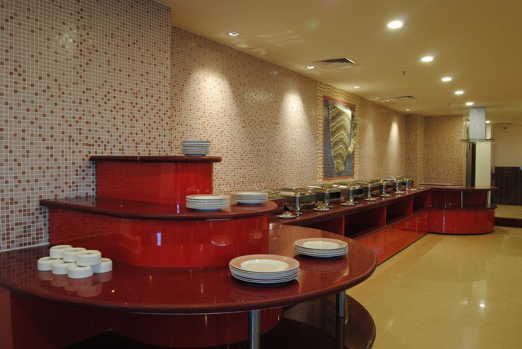 Xenious World Square Hotel Ghaziabad Dış mekan fotoğraf