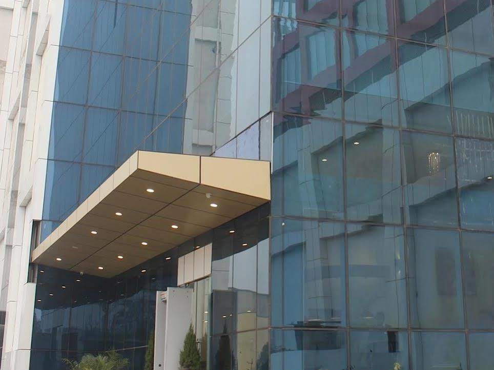 Xenious World Square Hotel Ghaziabad Dış mekan fotoğraf